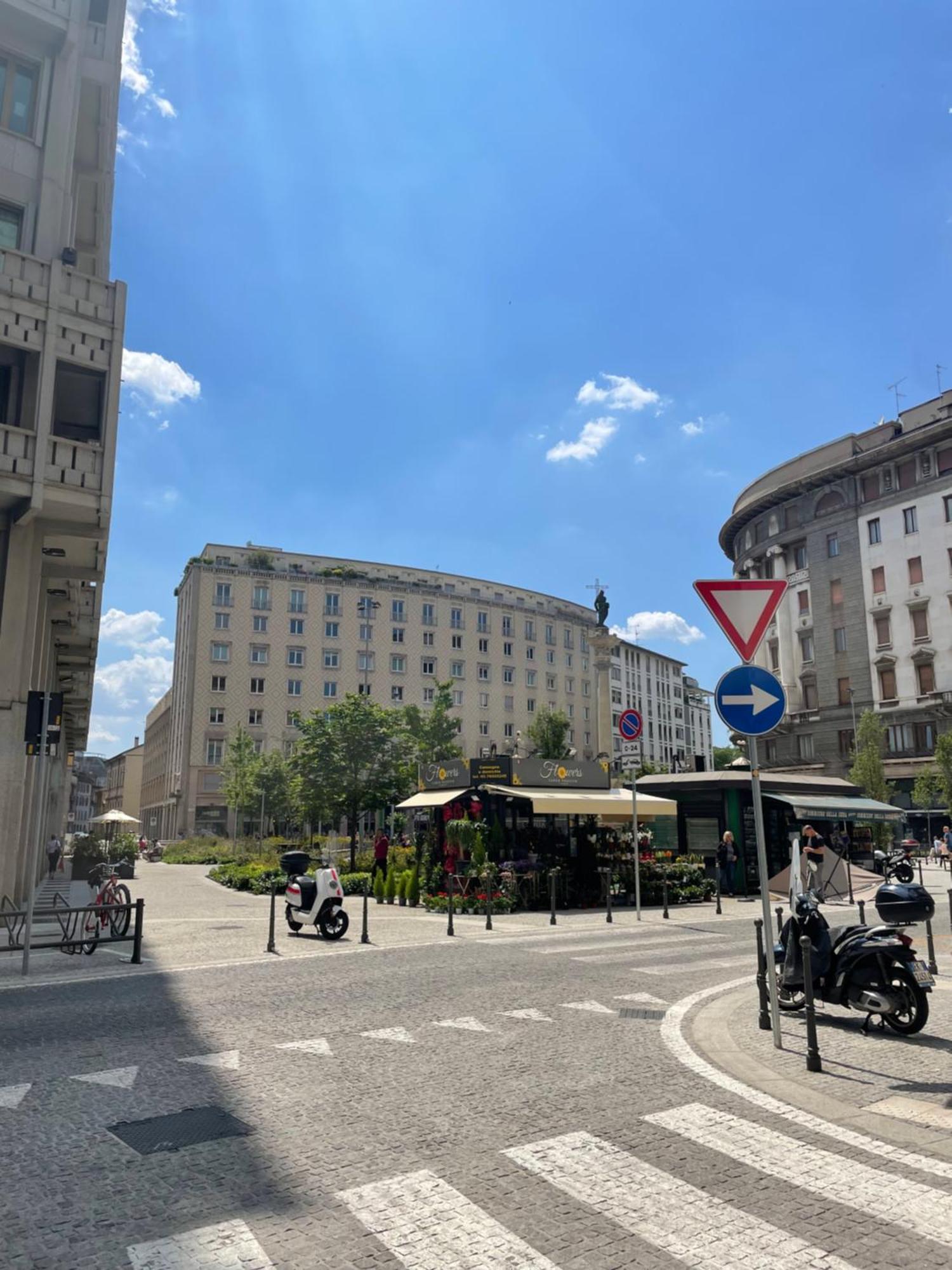Downtown Apartment Milan Bagian luar foto